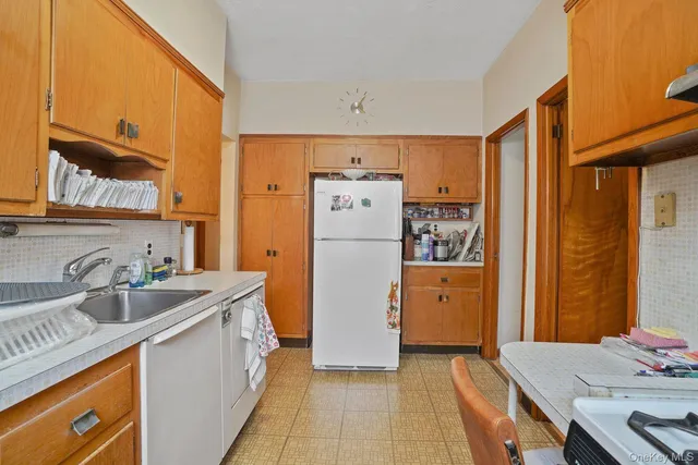 $1,199,000 | 70-49 66th Place | Glendale