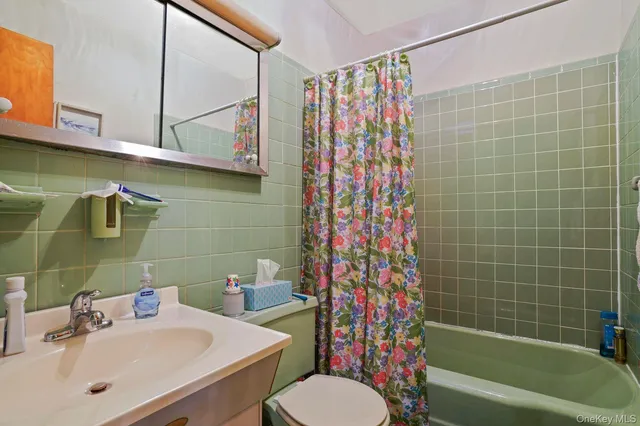 $1,199,000 | 70-49 66th Place | Glendale