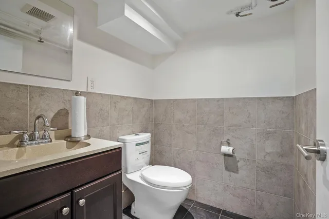 $1,199,000 | 70-49 66th Place | Glendale