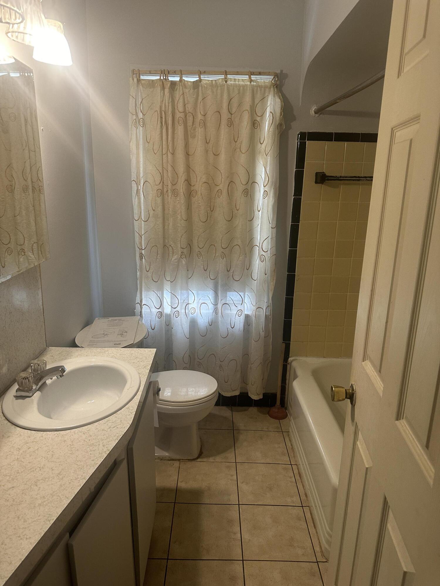 8498 Trinity Street Detroit, MI 48228 - Photo 6 of 13 IMG_3496