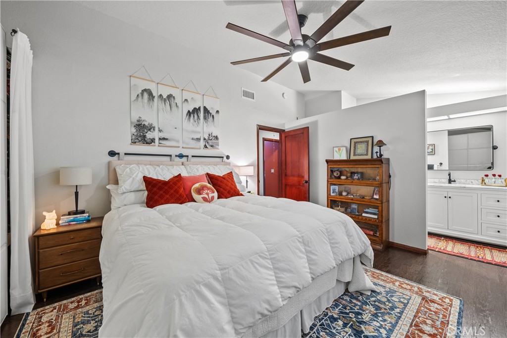 22429 Paragon Drive Saugus, CA 91350 - Photo 14 of 28