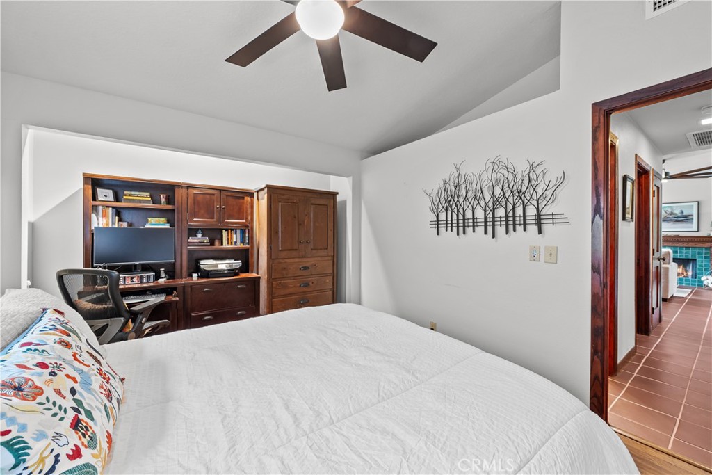 22429 Paragon Drive Saugus, CA 91350 - Photo 17 of 28