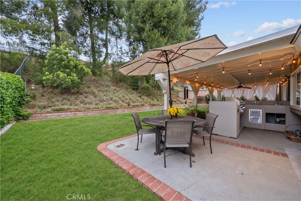 22429 Paragon Drive Saugus, CA 91350 - Photo 22 of 28 grass has been digitally enhanced