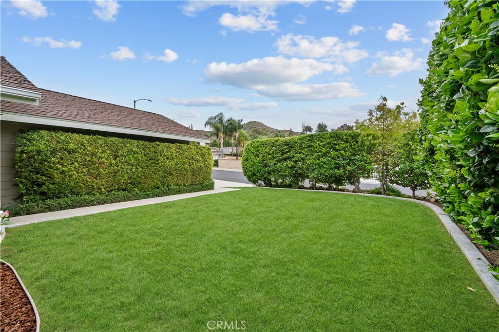 22429 Paragon Drive Saugus, CA 91350 - Photo 28 of 28 grass has been digitally enhanced