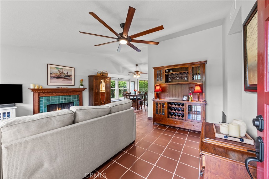 22429 Paragon Drive Saugus, CA 91350 - Photo 3 of 28