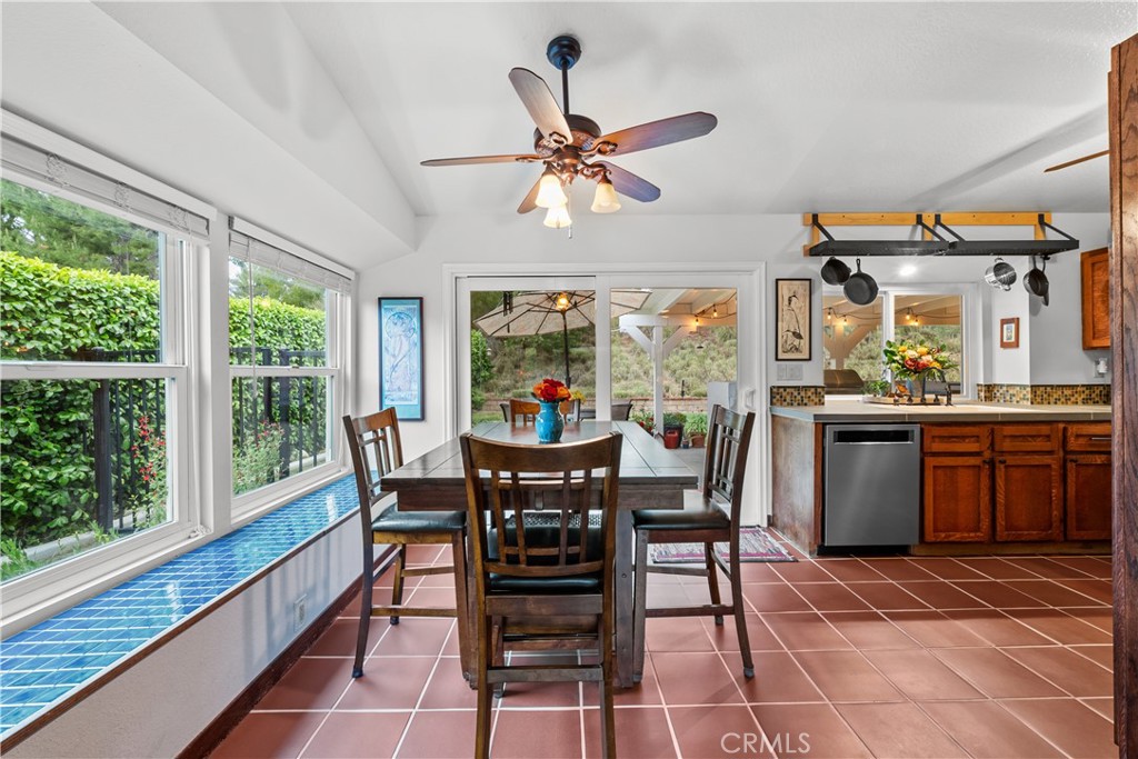 22429 Paragon Drive Saugus, CA 91350 - Photo 8 of 28