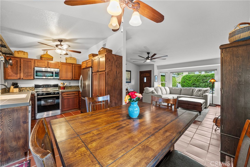 22429 Paragon Drive Saugus, CA 91350 - Photo 10 of 28