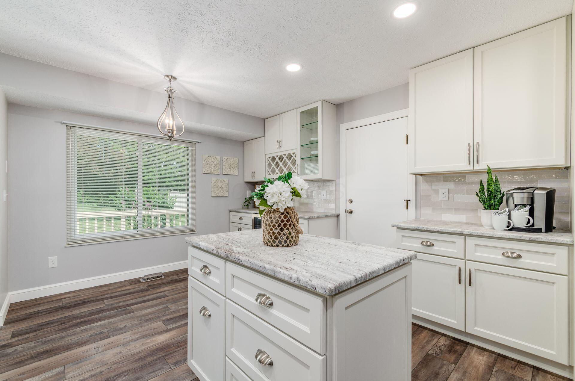 9471 Concord Road Powell, OH 43065 - Photo 14 of 40 CENTER ISLAND