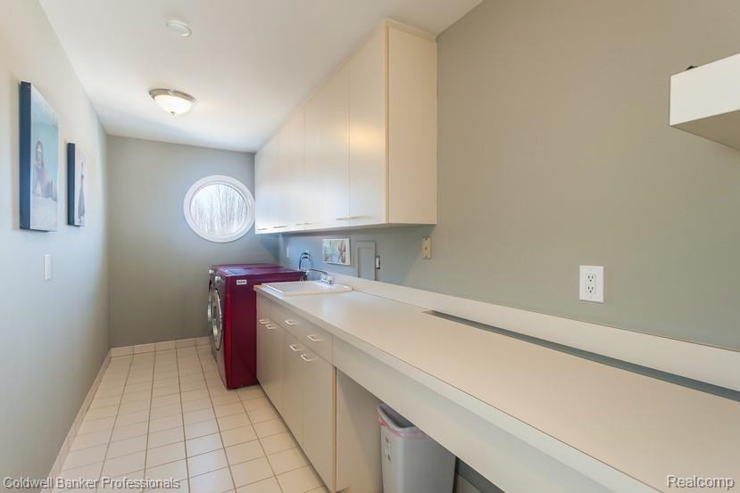 5801 Brewster Road Rochester, MI 48306 - Photo 20 of 30 Brewster Laundry Room.jpg