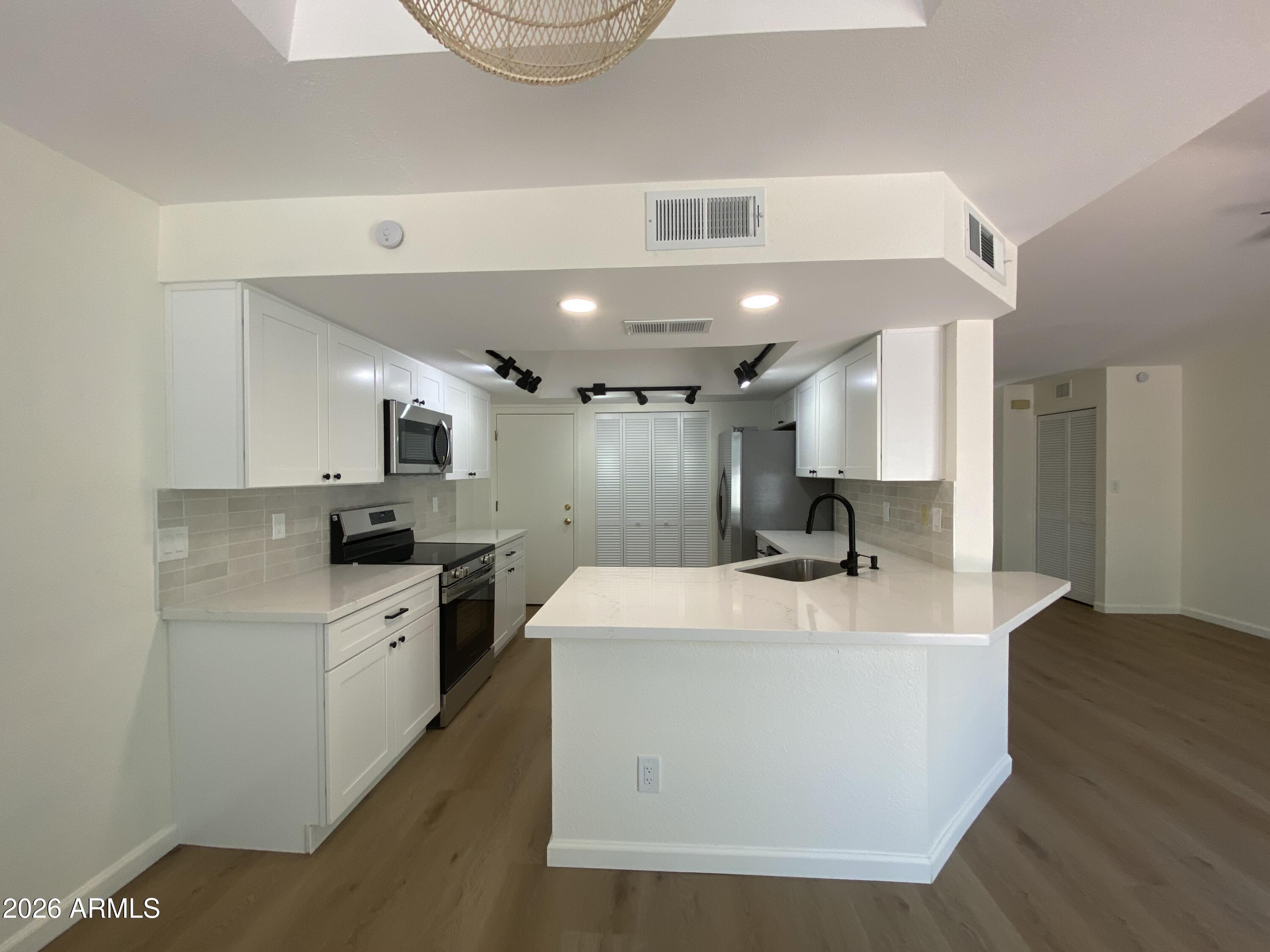 6746 West Ruth Avenue Peoria, AZ 85345 - Photo 4 of 18