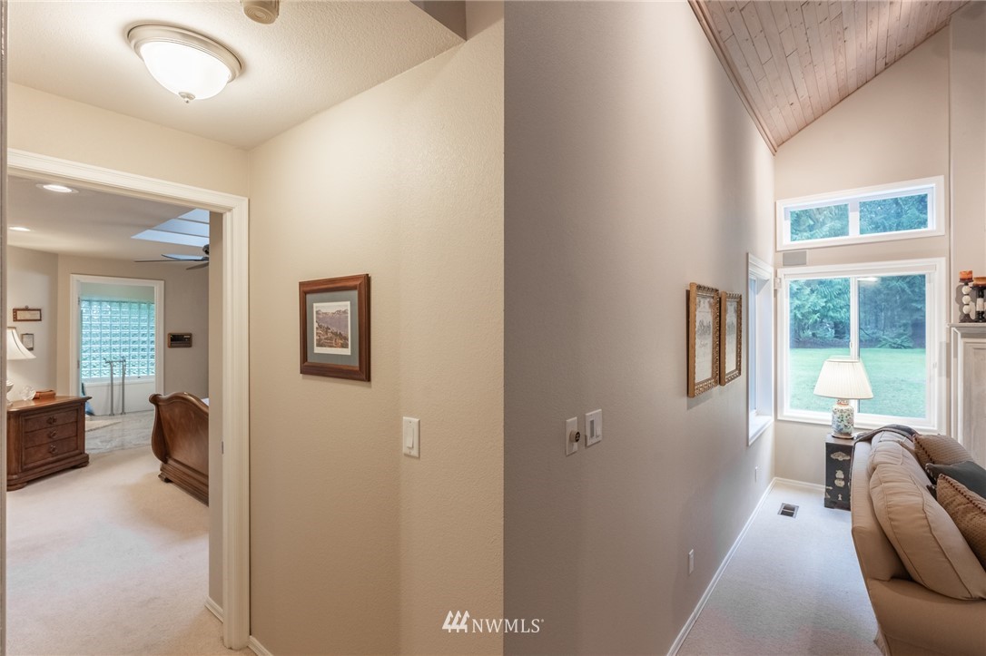5524 Knight Road Bellingham, WA 98226 - Photo 13 of 34 a view of a livingroom with furniture and windows