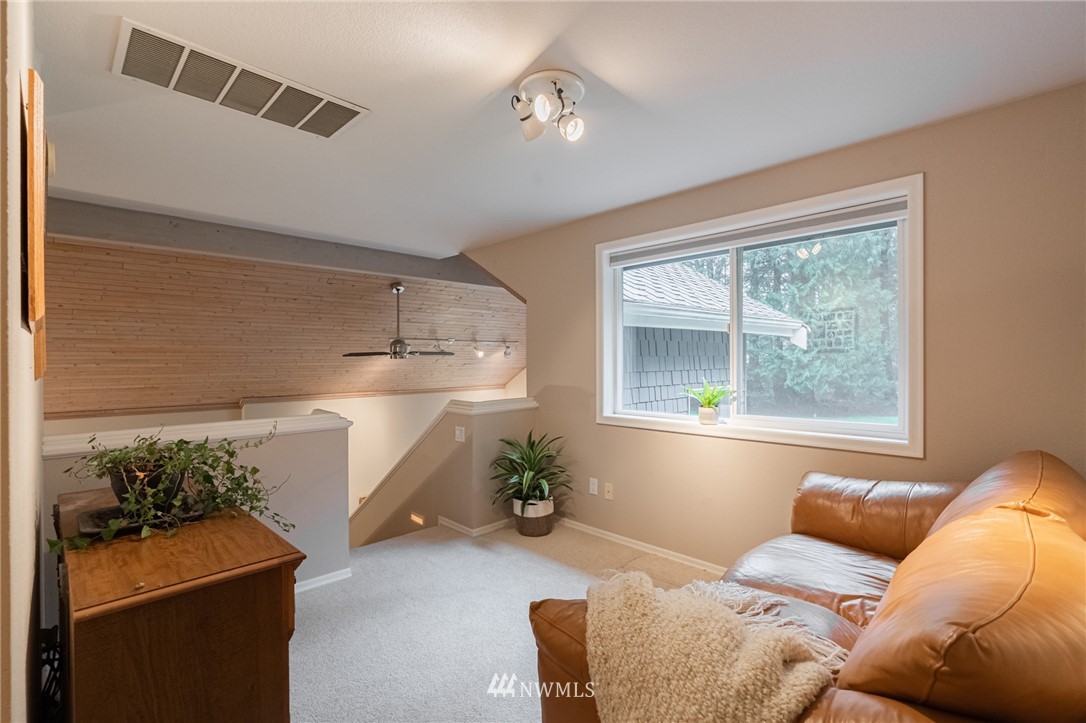 5524 Knight Road Bellingham, WA 98226 - Photo 19 of 34 a living room with furniture and a window
