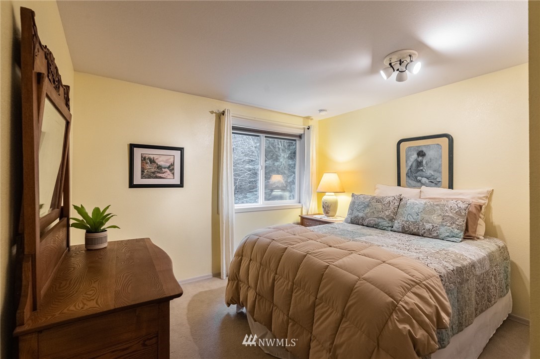 5524 Knight Road Bellingham, WA 98226 - Photo 20 of 34 a bedroom with a bed and window