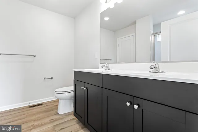 a picture of a park with an bench