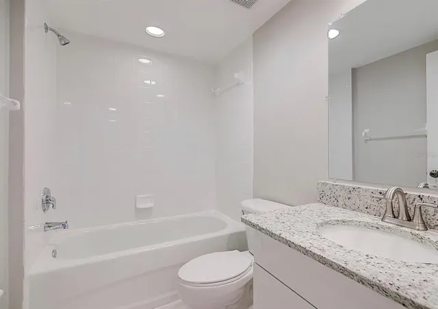 $2,500 | 960 Starkey Road, Unit 5102, Largo, FL 33771