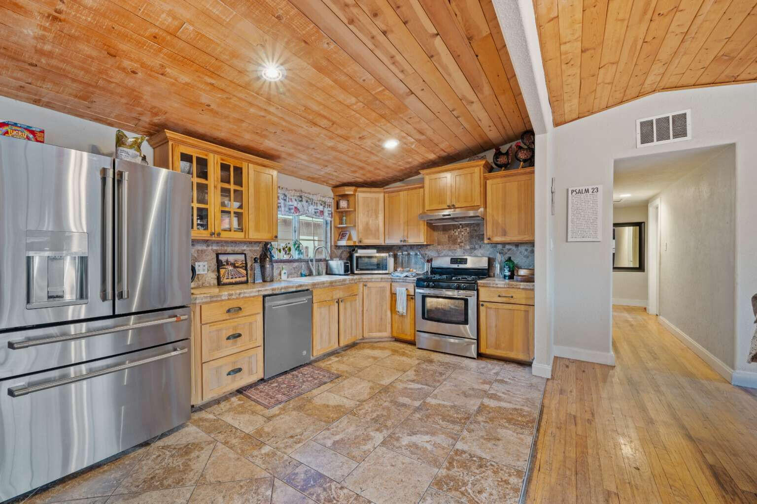 4562 East Bonnyview Road Redding, CA 96001 - Photo 11 of 29 Taylor.11