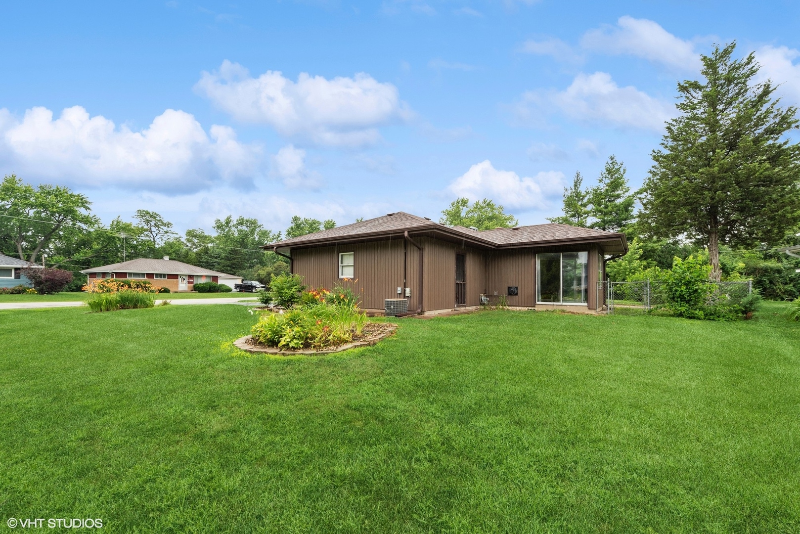 2 Northcrest Road Lake Zurich, IL 60047 - Photo 3 of 30 a view of a house with a garden