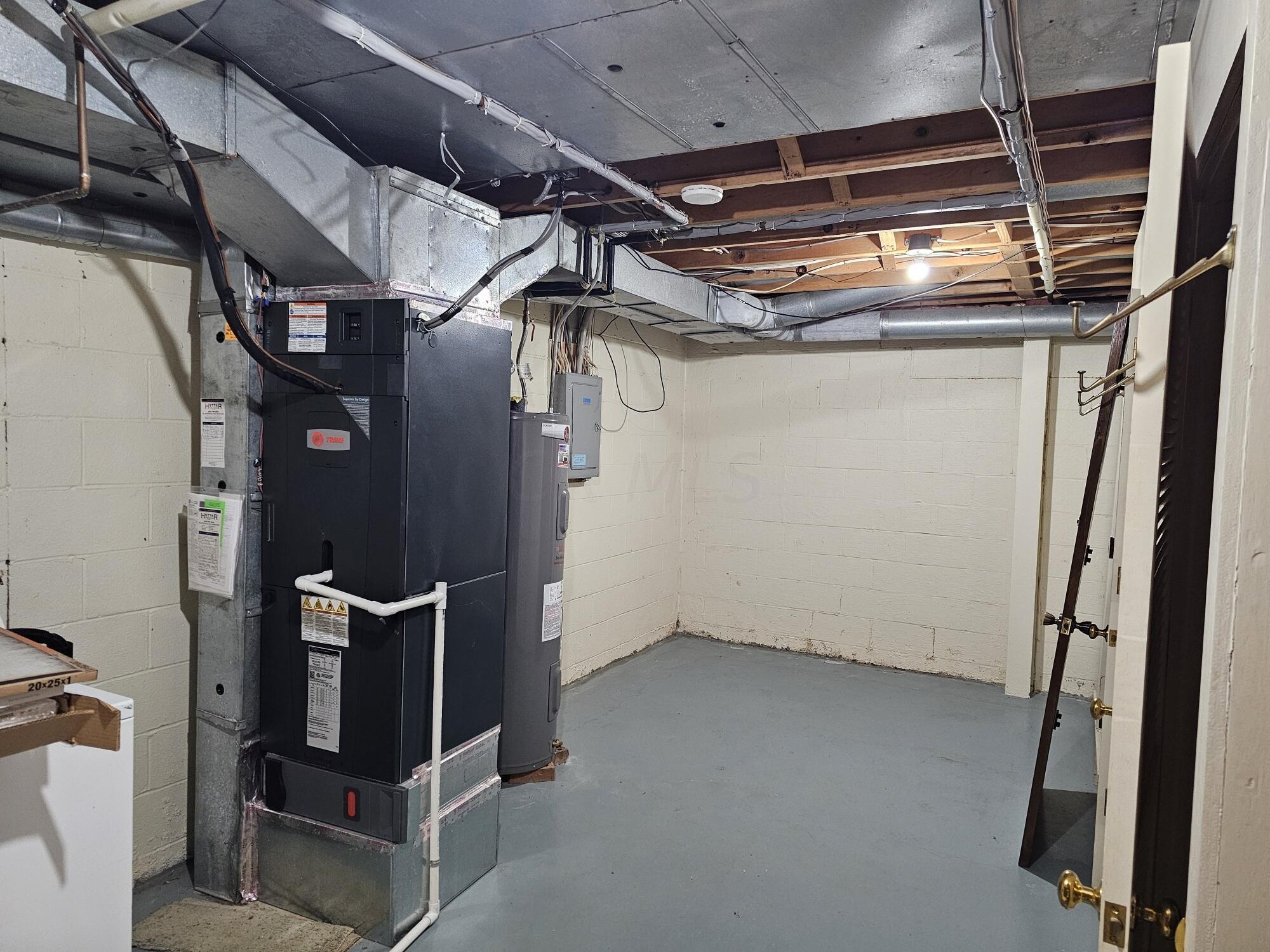 4725 Dierker Road Columbus, OH 43220 - Photo 17 of 23 4725 Utility Room