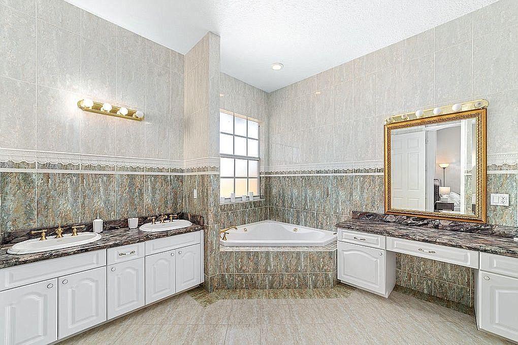 4929 Belvedere Road Haverhill, FL 33415 - Photo 14 of 31 3240a099b72a63163e2d20c51448d93c-uncropp