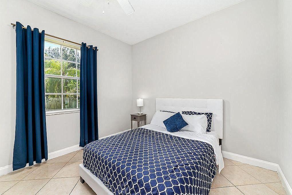 4929 Belvedere Road Haverhill, FL 33415 - Photo 19 of 31 7c98a77040e56e7d155e1ef275659fe4-uncropp