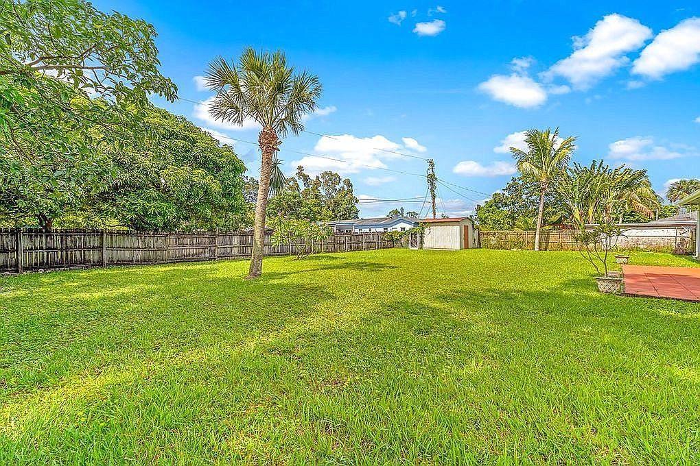4929 Belvedere Road Haverhill, FL 33415 - Photo 3 of 31 27f3f1b6a90e107bfc8bb86028fafb2f-uncropp