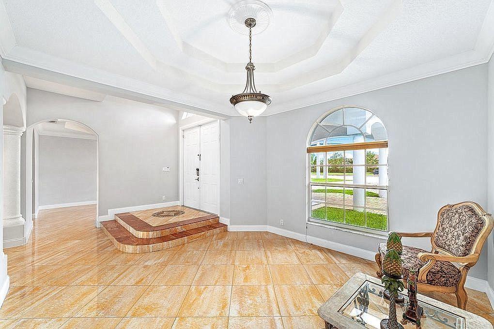 4929 Belvedere Road Haverhill, FL 33415 - Photo 5 of 31 23d9d83d33fc16dfd085e0696e7c118c-uncropp
