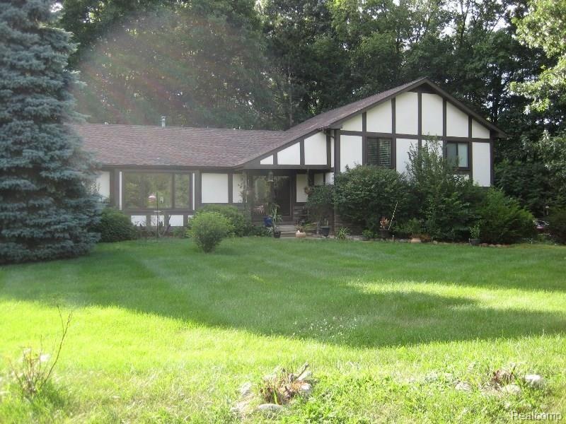 4263 Timberview Drive Howell, MI 48843 - Photo 1 of 26 Front (800x600).jpg