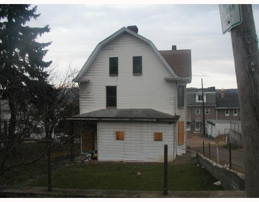 715 School Street McKees Rocks, PA 15136 - Photo 6 of 17 Exterior Back.