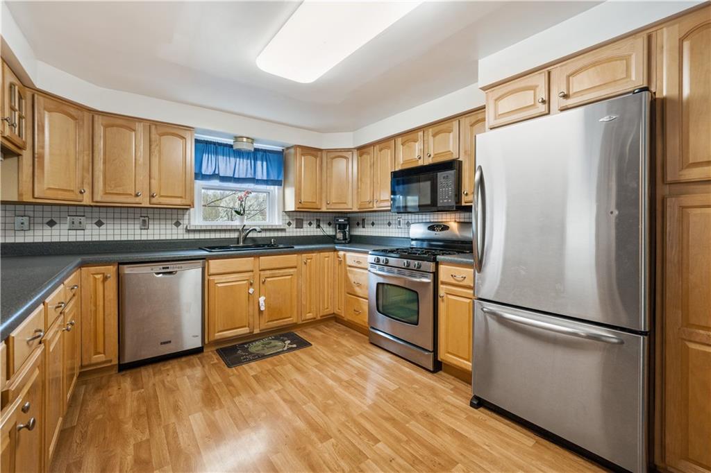 881 Robbins Station Road North Huntingdon, PA 15642 - Photo 4 of 25 Gallery Image 4