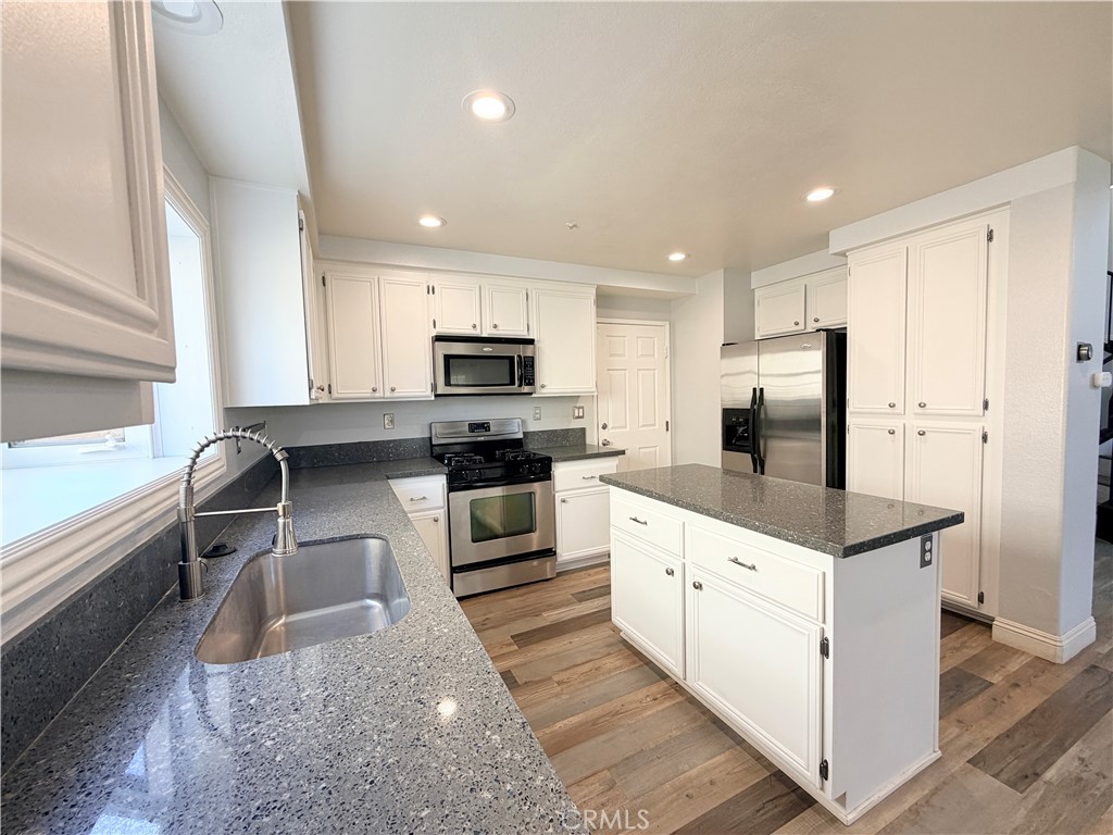 15096 Fox Ridge Drive Fontana, CA 92336 - Photo 8 of 28