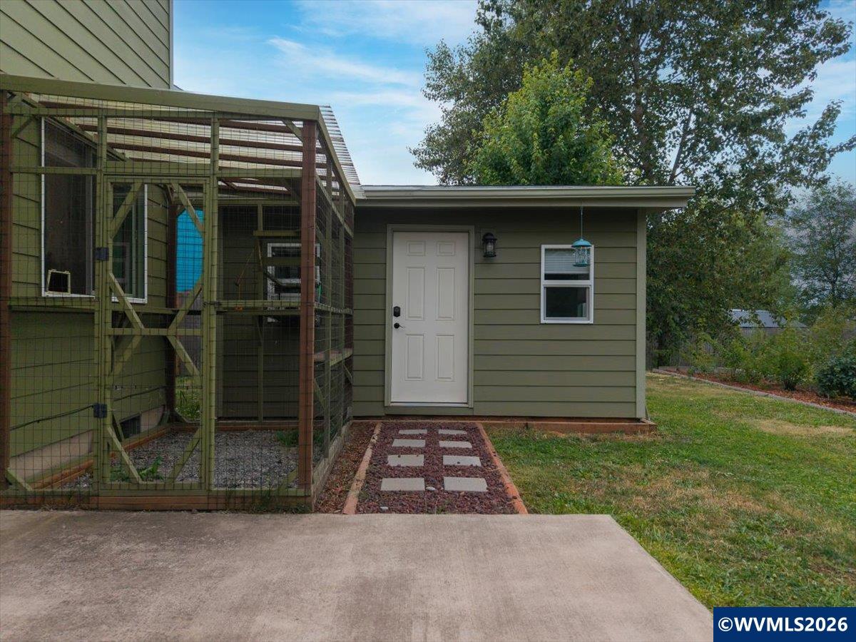 1978 Southwest Lyon Street Albany, OR 97322 - Photo 17 of 31
