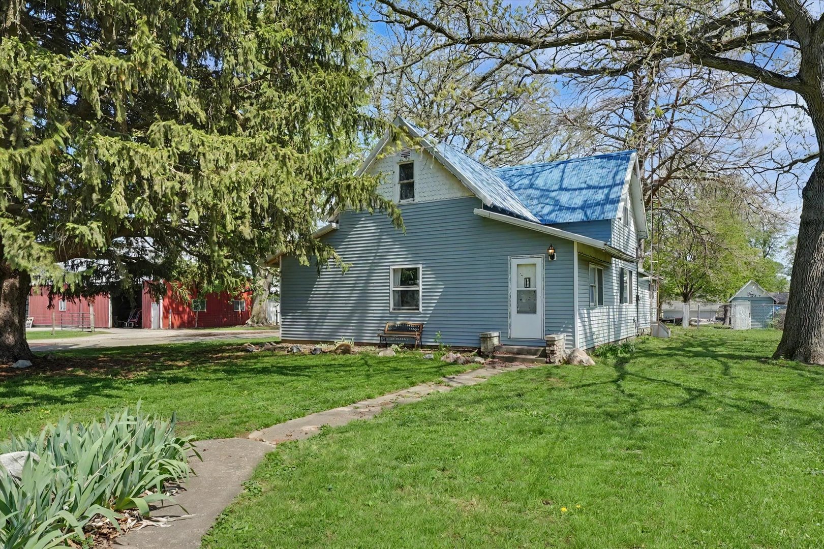 707 North Gray Street Sidell, IL 61876 - Photo 4 of 34