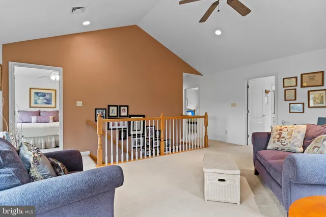 a en suite bathroom with a double vanity sink and mirror