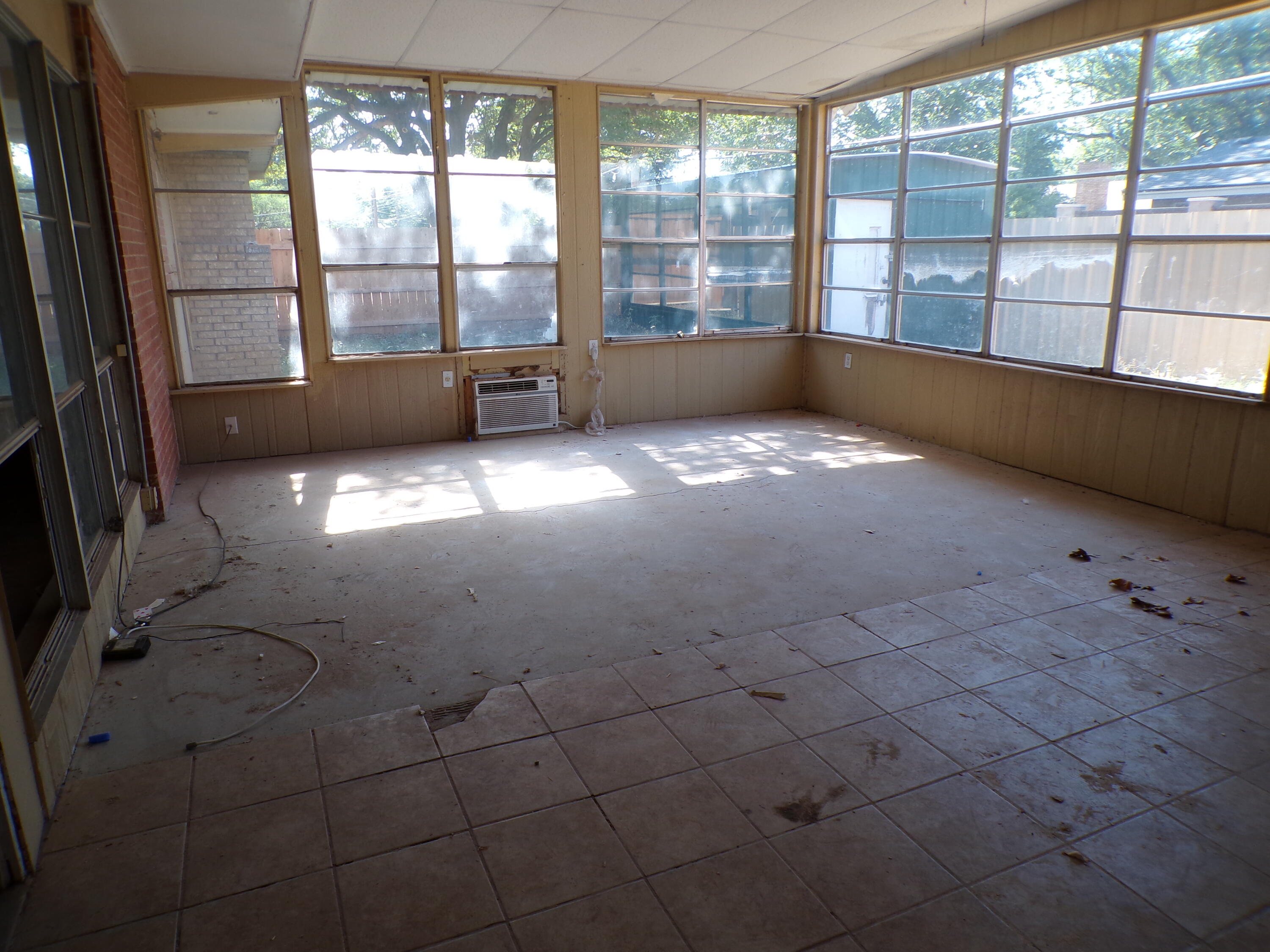 2829 66th Street Lubbock, TX 79413 - Photo 9 of 34 100_0174