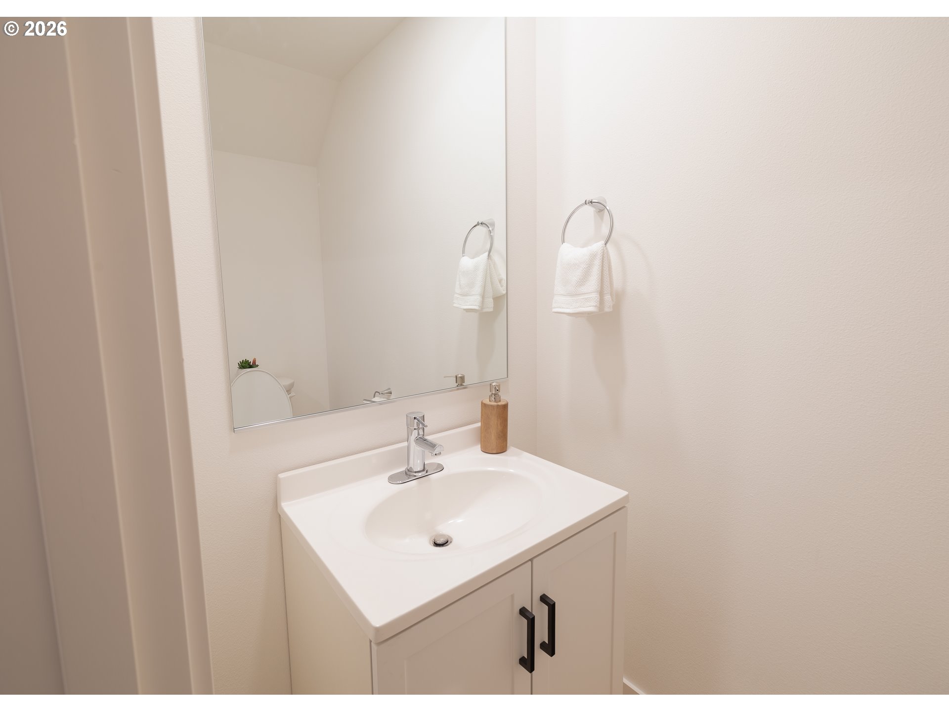 944 H Avenue Seaside, OR 97138 - Photo 14 of 29 Bathroom
