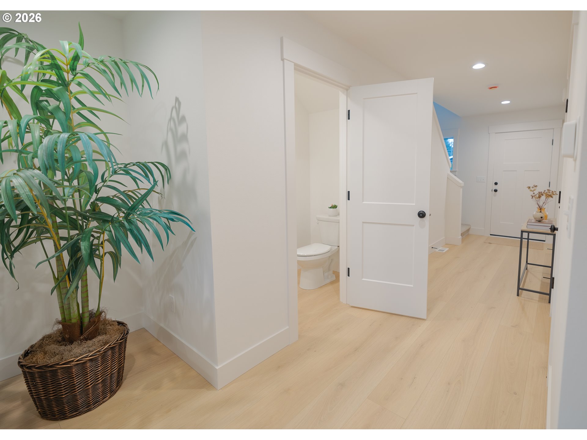 944 H Avenue Seaside, OR 97138 - Photo 15 of 29 Hallway