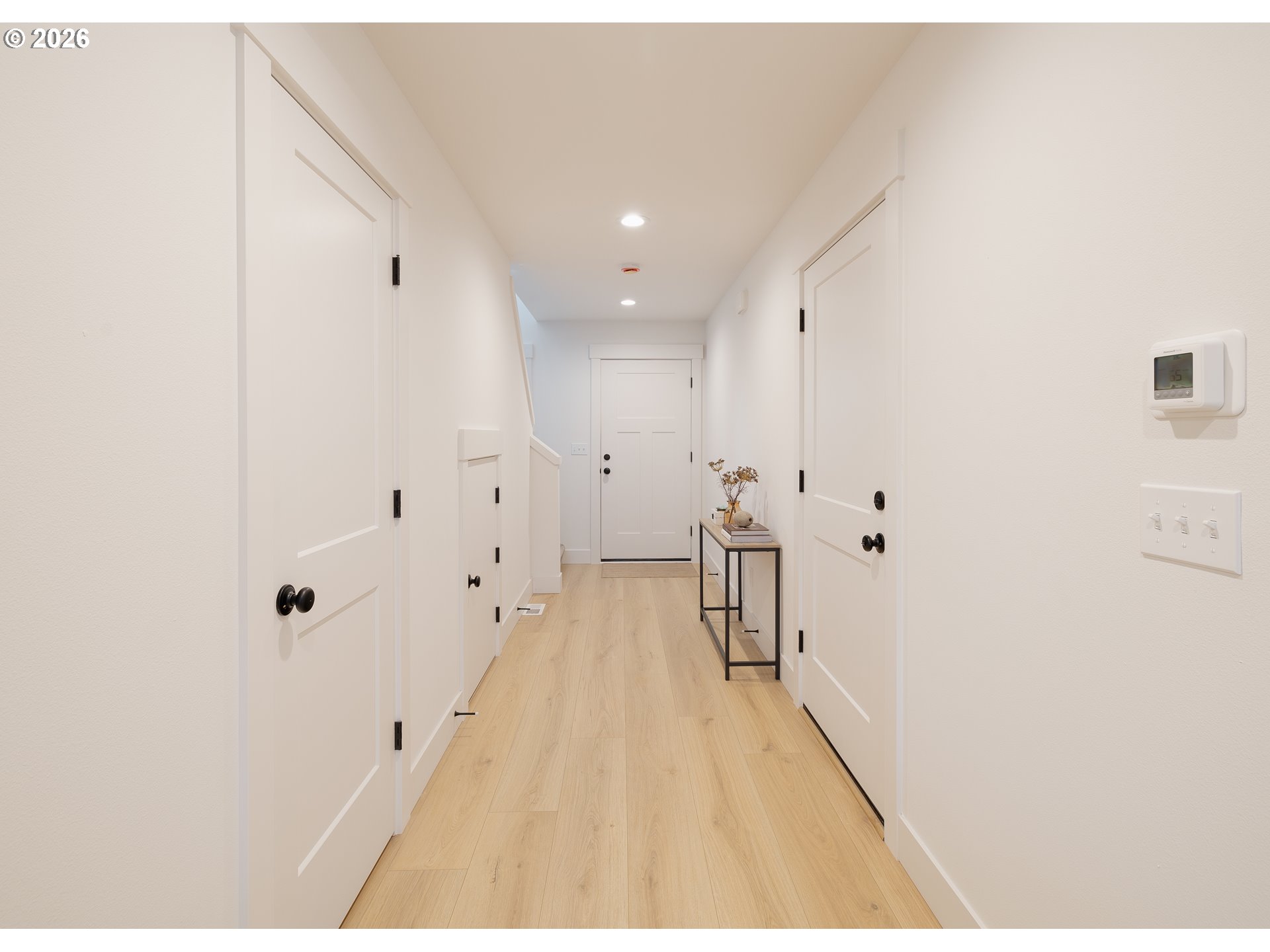 944 H Avenue Seaside, OR 97138 - Photo 16 of 29 Hallway