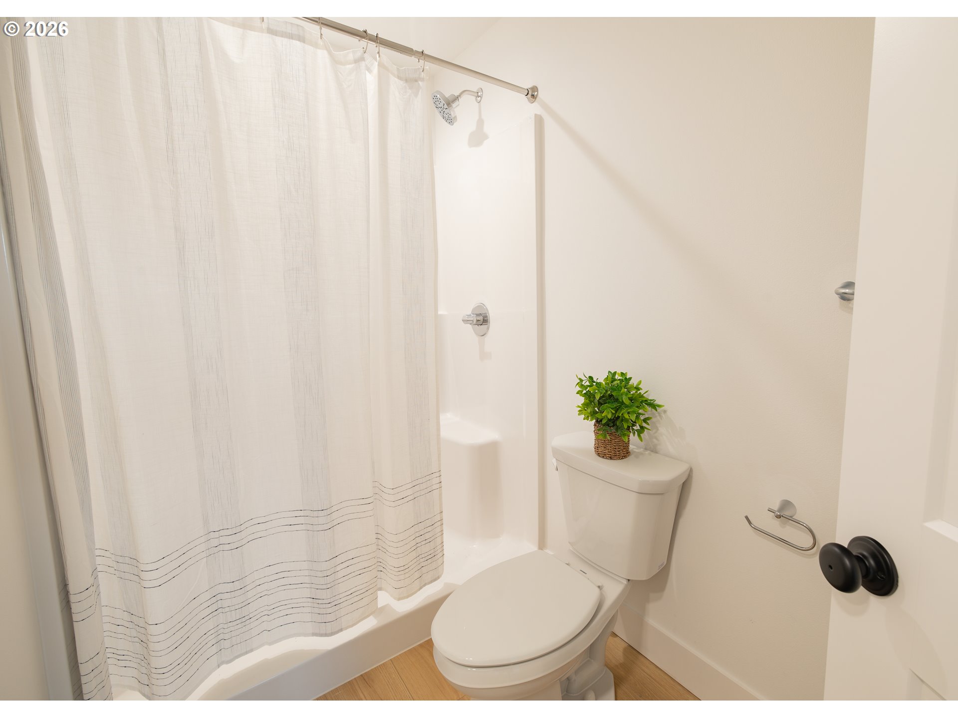 944 H Avenue Seaside, OR 97138 - Photo 20 of 29 Bathroom, Attached