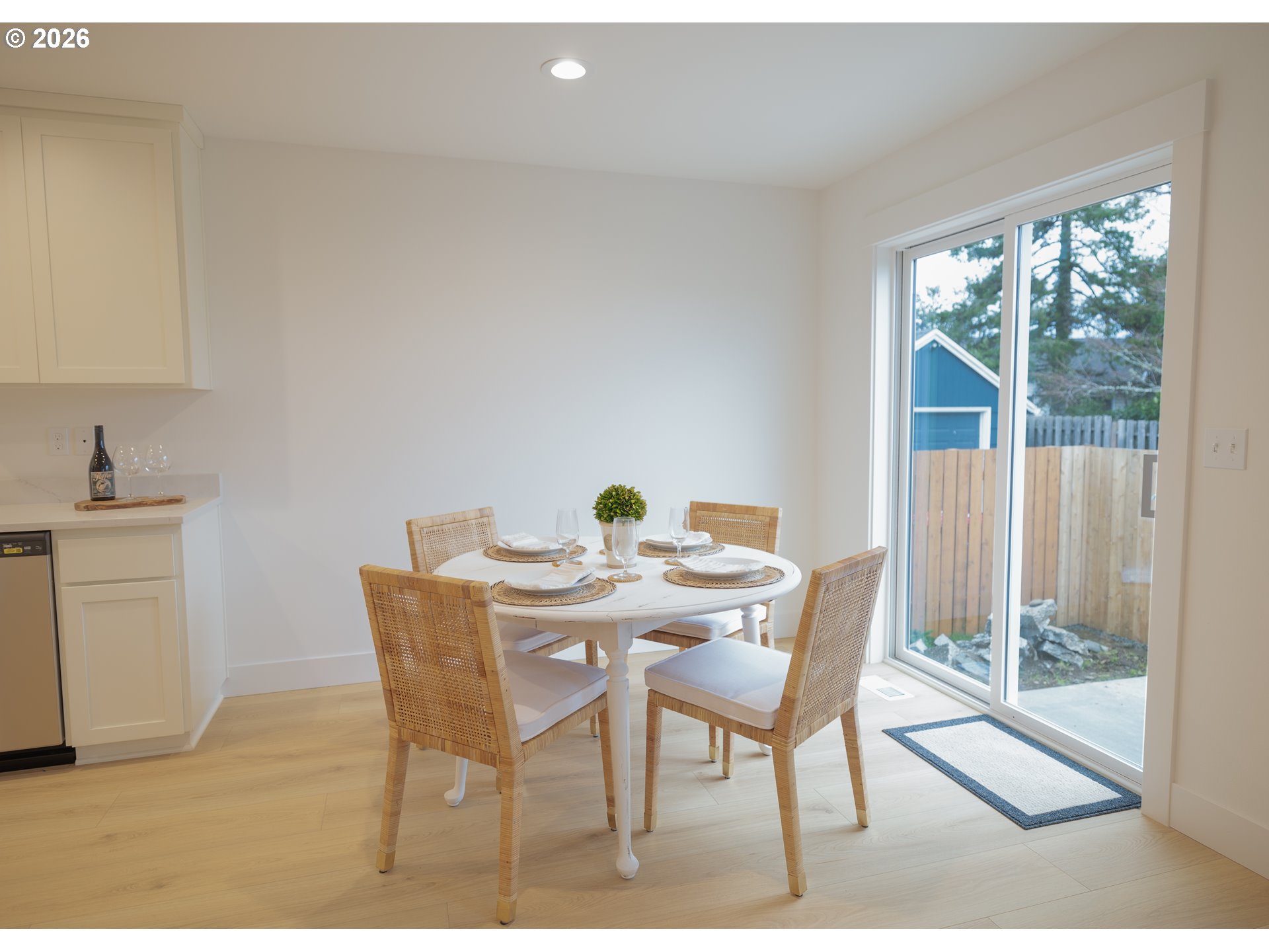 944 H Avenue Seaside, OR 97138 - Photo 8 of 29 Dining Area