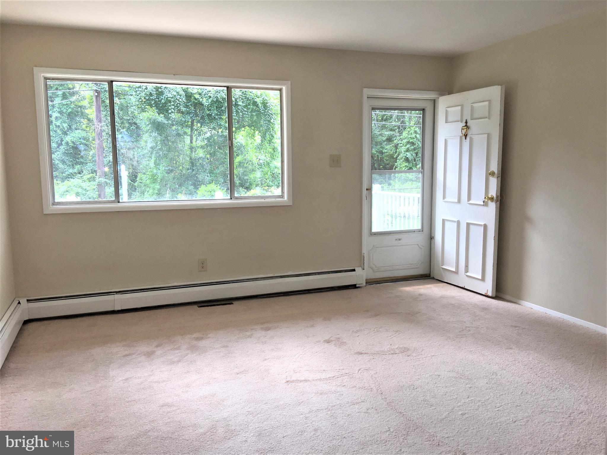 1622 Long Point Road Pasadena, MD 21122 - Photo 3 of 30 Living Room