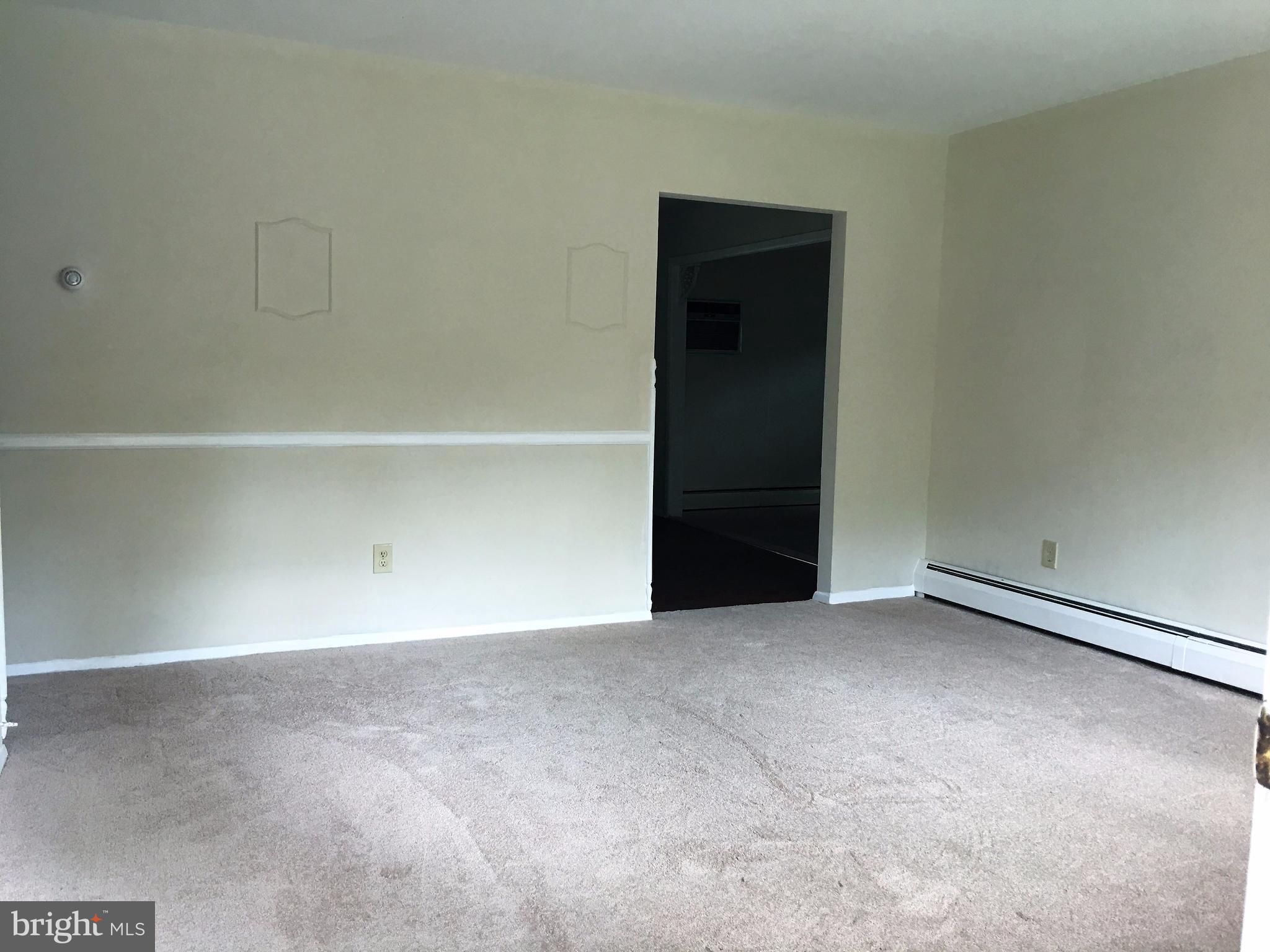 1622 Long Point Road Pasadena, MD 21122 - Photo 5 of 30 Living Room