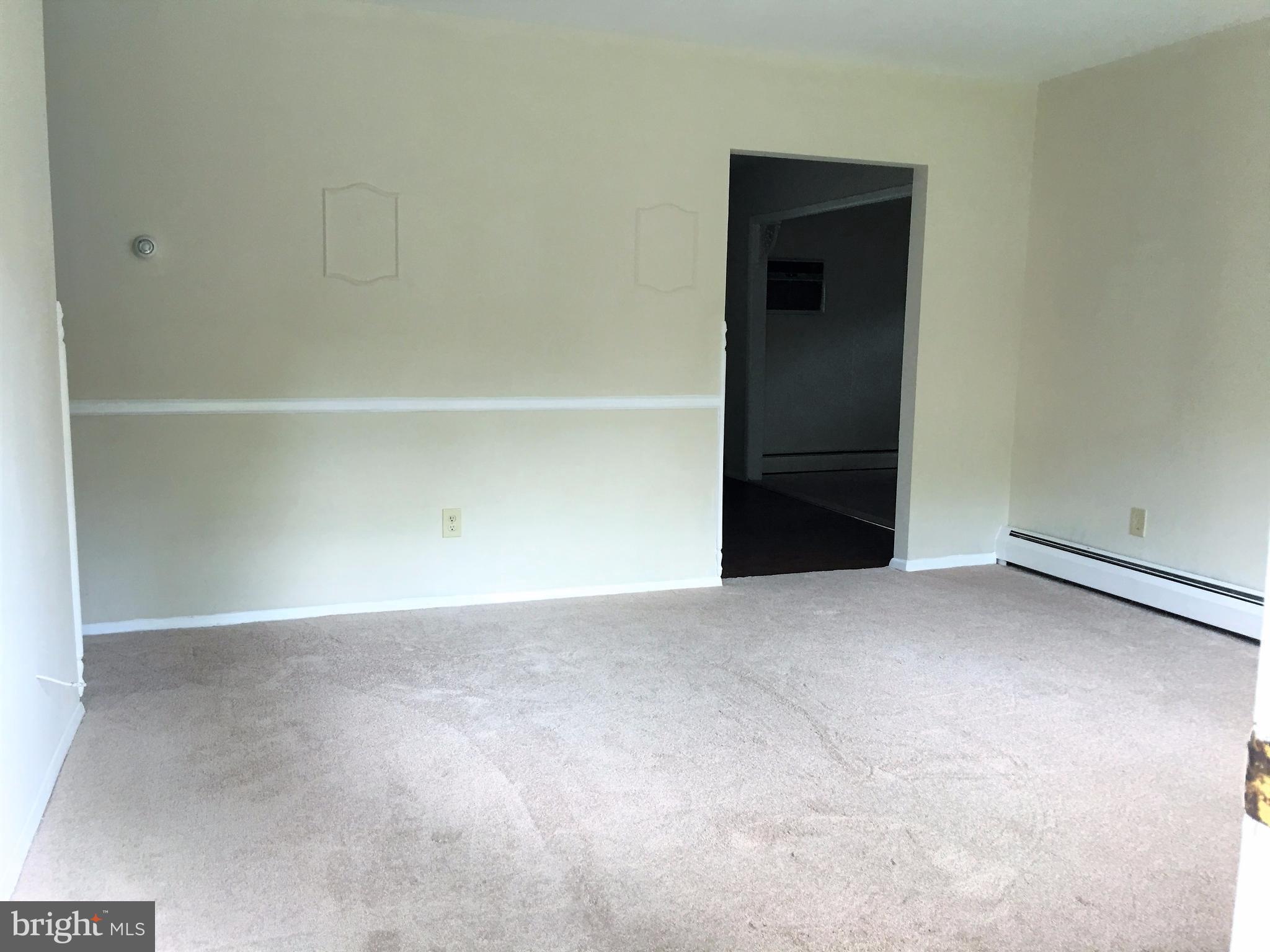 1622 Long Point Road Pasadena, MD 21122 - Photo 6 of 30 Living Room