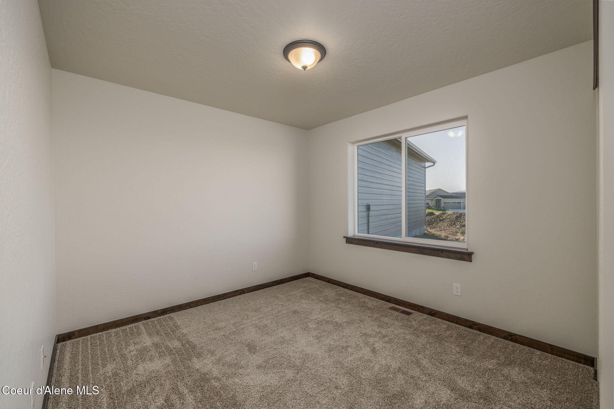 11723 North Simmons Lane Rathdrum, ID 83858 - Photo 15 of 18 15 Guest bed1