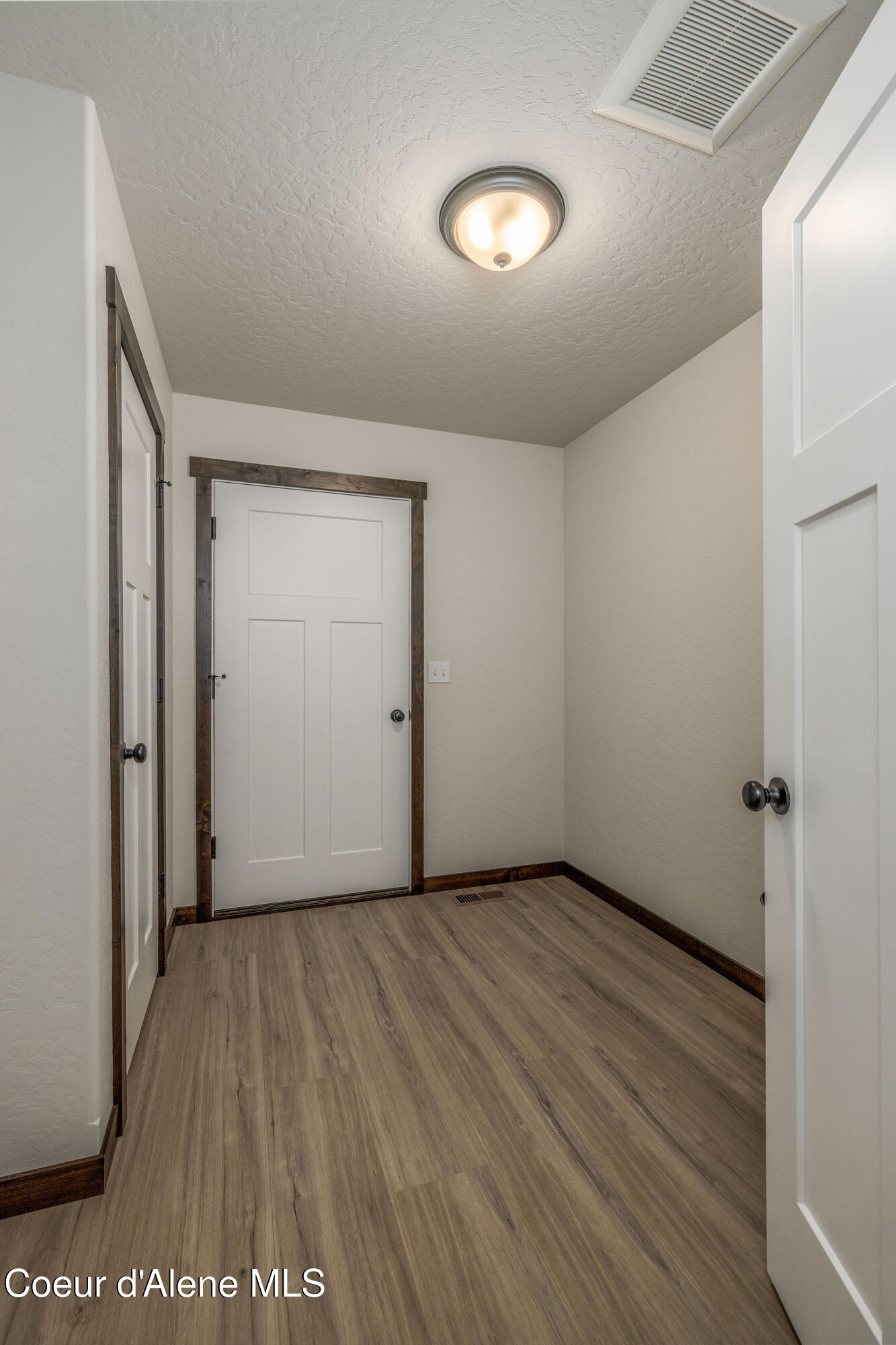 11723 North Simmons Lane Rathdrum, ID 83858 - Photo 18 of 18 18 Laundry