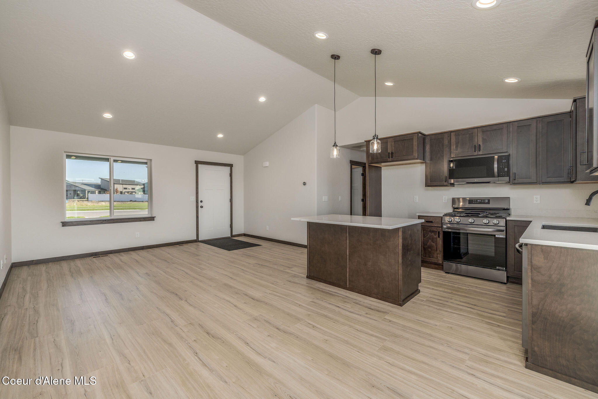11723 North Simmons Lane Rathdrum, ID 83858 - Photo 5 of 18 6 Living room