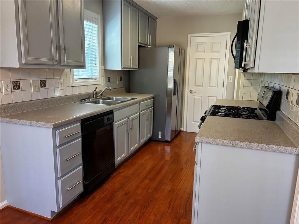 337 Madison Avenue Hampton, GA 30228 - Photo 10 of 32 a kitchen with a sink stove and refrigerator