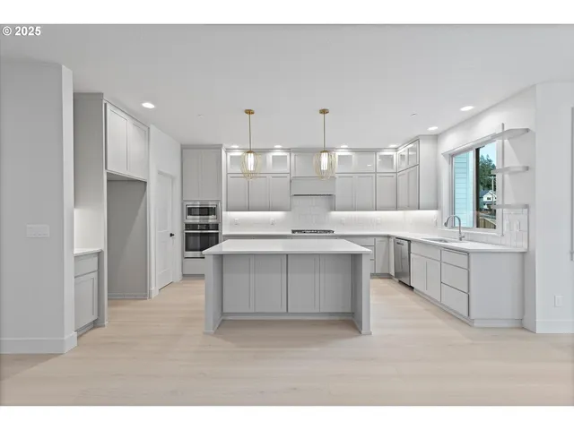 $949,930 | 14994 Southeast Andre Way, Clackamas, OR 97015