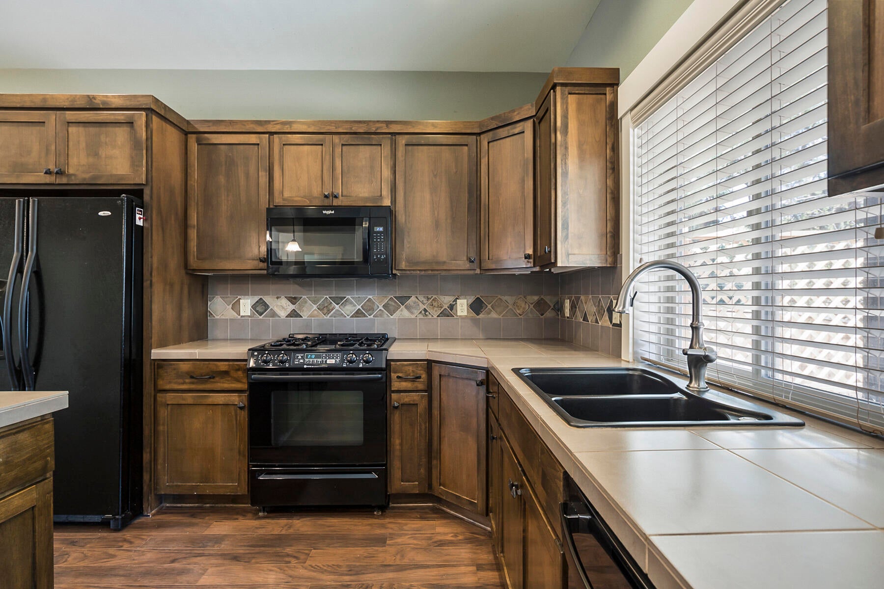 61462 Linton Loop Bend, OR 97702 - Photo 13 of 36 kitchen4