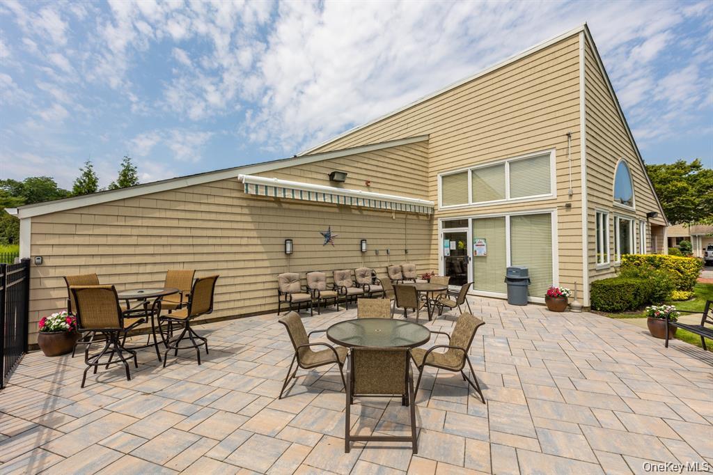 34 Cedar Ridge Lane Bay Shore, NY 11706 - Photo 3 of 7
