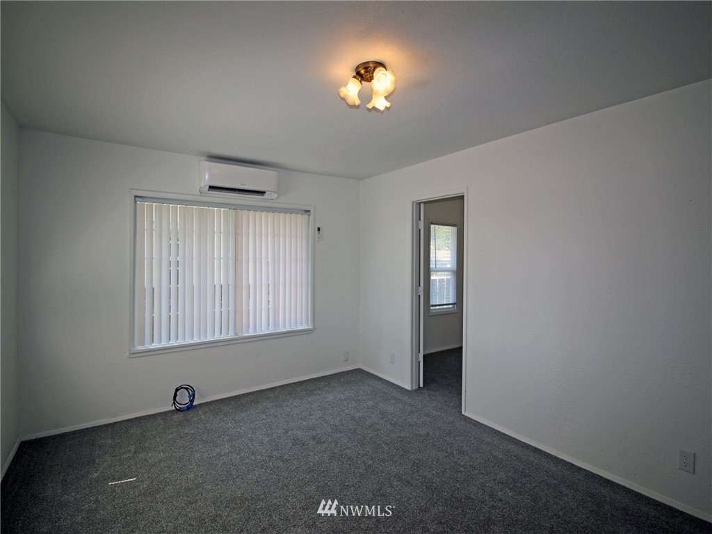 517 Oregon Way Longview, WA 98632 - Photo 4 of 27 Gallery Image 4
